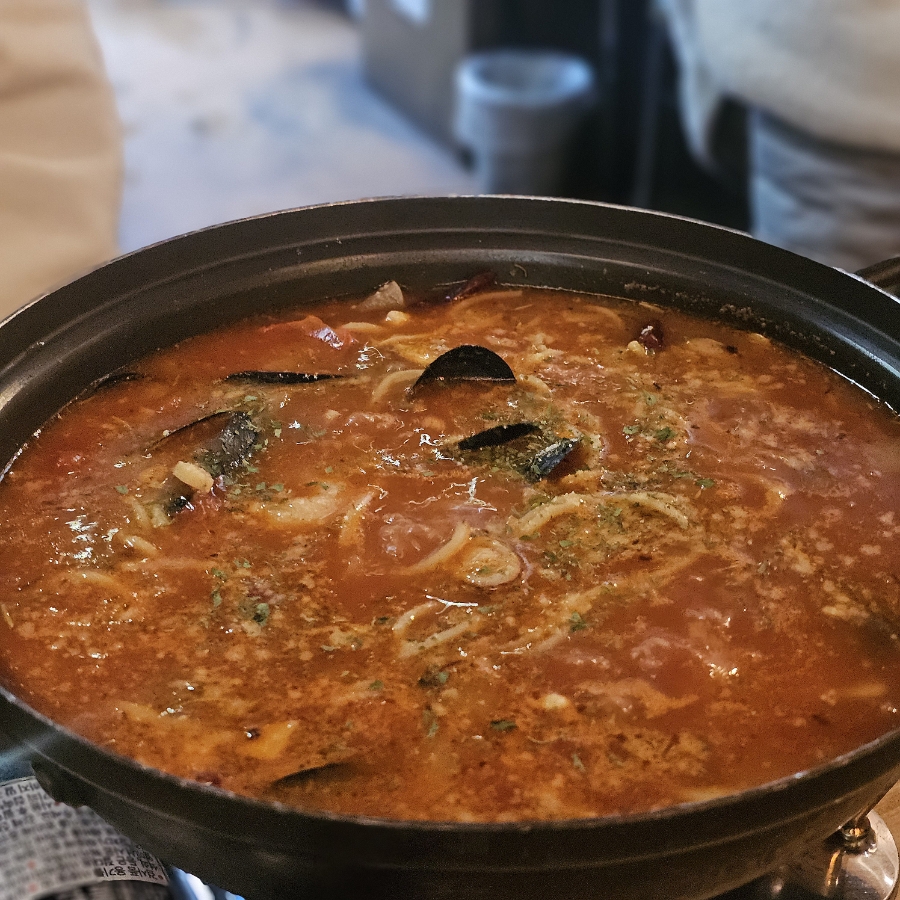 해물 토마토 국물 파스탕